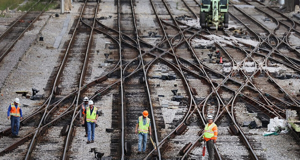 US Economy Stands to Lose a Billion a Week from Railway Strike