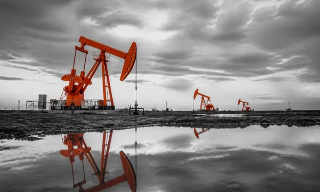 Brent Drops as Hormuz Traffic Eases Market Pressure